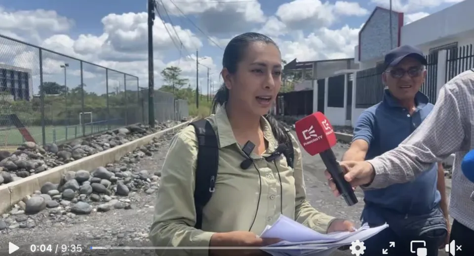 Concejal Perez denuncia irregularidades en obra de alcantarillado y aceras en Puyo